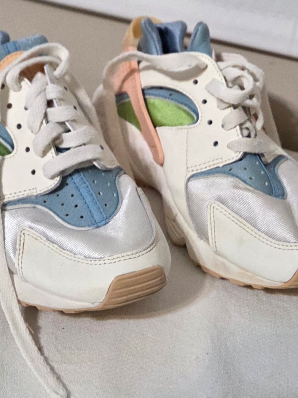 Nike Air Huarache SE Shoes Size US 7.5 (DQ0117-100) Women